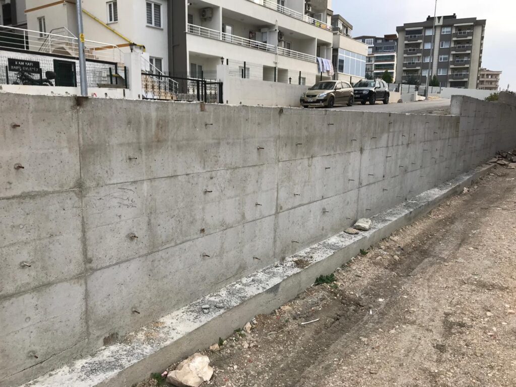 Çelik kalıp bahçe duvarı 1